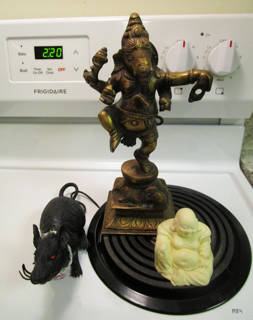 Photo of the Buddha, Ganesha and a rat prince on the burner of a Frigidaire by Mike Smetzer ᛗᛒᛋ.